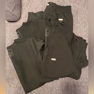 Figs Black Scrub Set